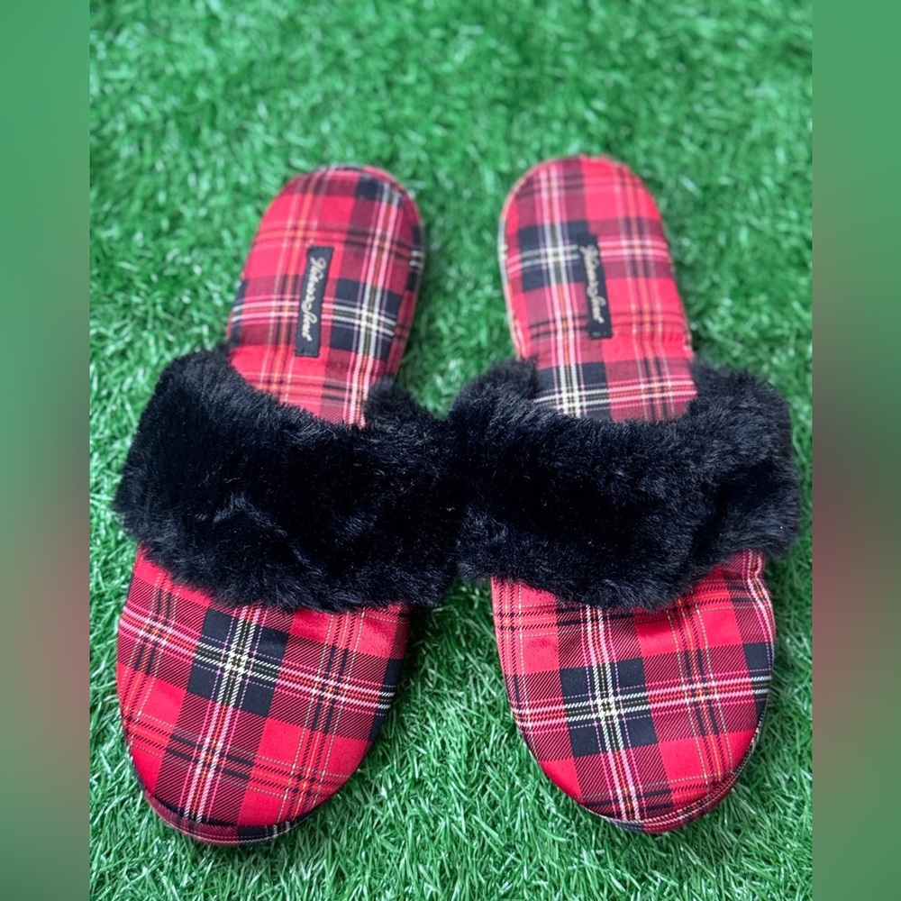 Victoria’s Secret Plaid Red‎ and Black Fur Slide Slippers Size L